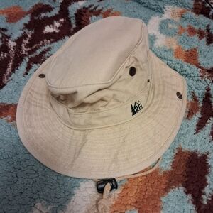 REI Tan Bucket Hat with Side Snaps – Size XL